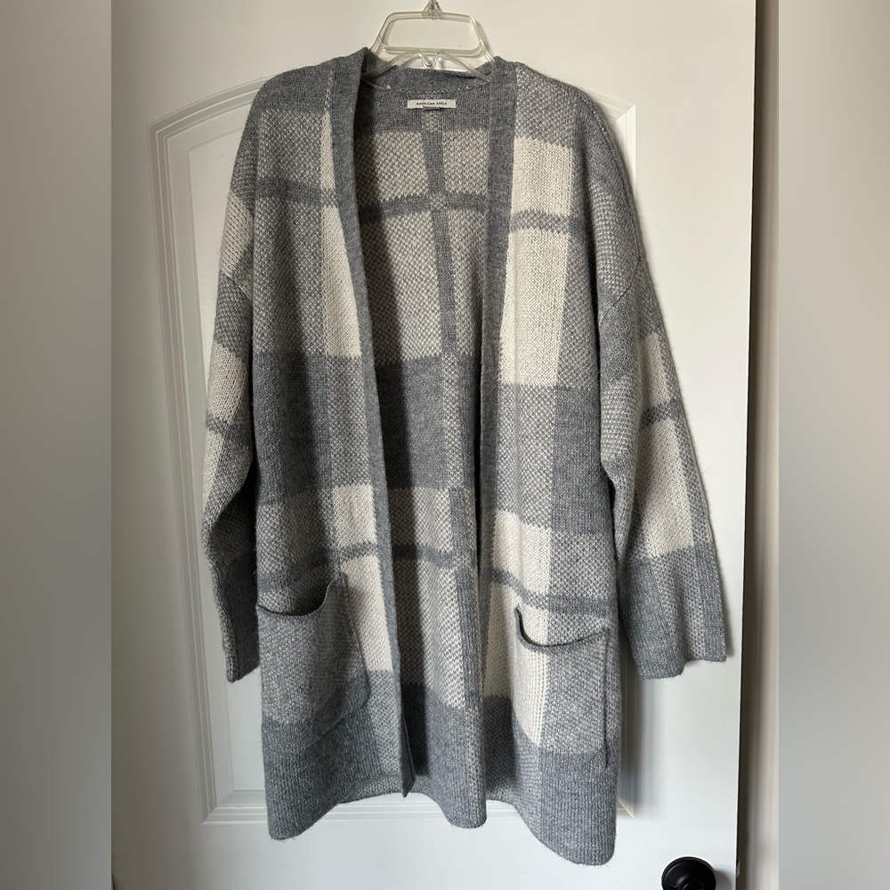 American Eagle Size S Women’s Gray and Cream Plaid Open Cardigan - Like New